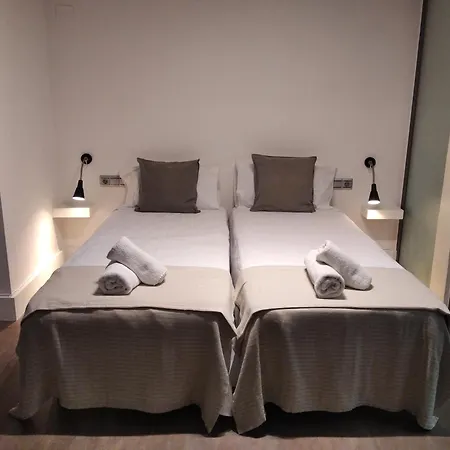Apartment Aparteasy - Monument, Large, Cosy