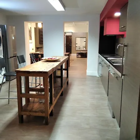 Apartment Aparteasy - Monument, Large, Cosy *