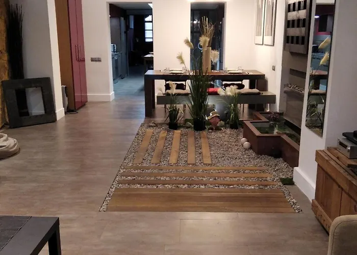 Aparteasy - Monument, Large, Cosy